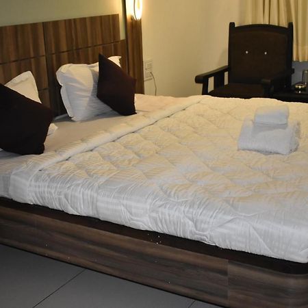 Hotel Shyam Palace Bhuj Zewnętrze zdjęcie